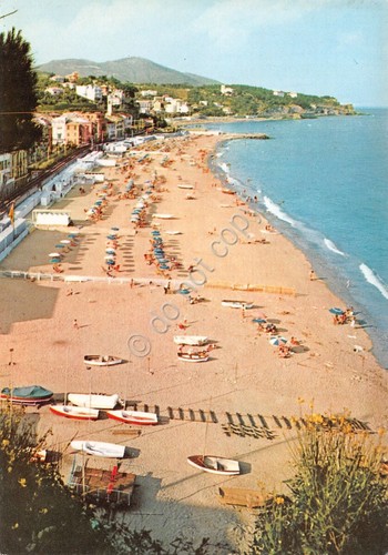 Cartolina Celle Ligure spiaggia e barche in spiaggia (Savona)
