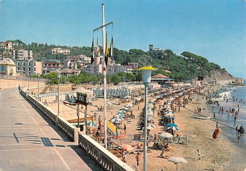 Cartolina Celle Ligure spiaggia e passeggiata piccole grinze (Savona)