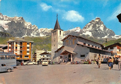 Cartolina Cervinia chiesa e Monte Cervino paese animata auto 1966