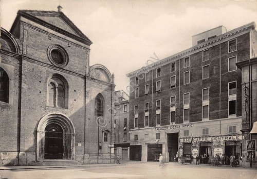 Cartolina Cesena Duomo Bar Centrale animata Palazzo degli uffici 1957