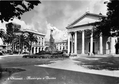 Cartolina Chiavari Municipio e Duomo anni '50