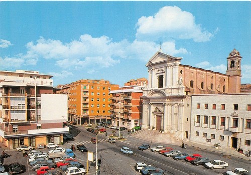 Cartolina Civitavecchia Piazza Vittorio Emanuele Duomo Auto d'epoca