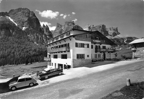 Cartolina Colfosco Hotel Centrale Auto d'epoca 1961