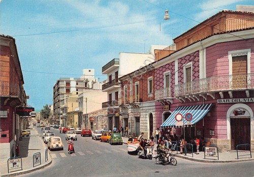 Cartolina Comiso Viale della Resistenza Bar del Viale animata anni …