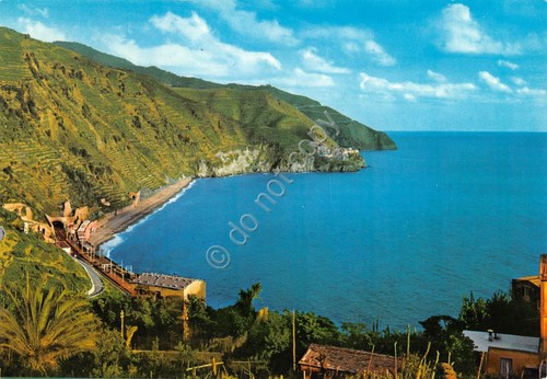 Cartolina Corniglia Cinque Terre vista dall'alto baia e case