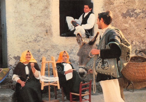 Cartolina Costumi Tradizionali Sardi Busachi gruppo