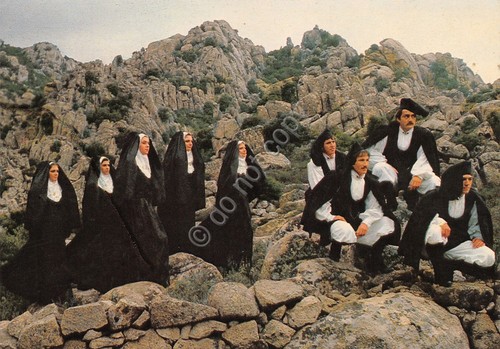 Cartolina Costumi Tradizionali Sardi Tempio Pausania gruppo
