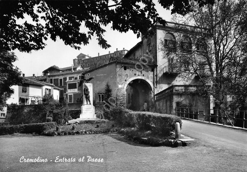 Cartolina Cremolino entrata del paese anni '50