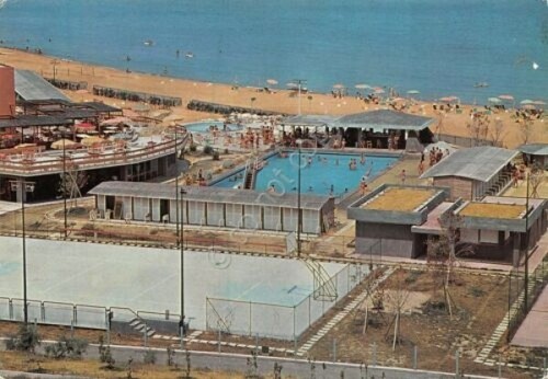 Cartolina Crotone Lido Casa Rossa 1979