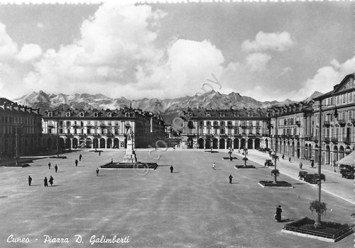 Cartolina Cuneo Piazza Galimberti Animata Edizioni SAF