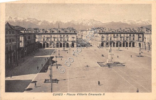 Cartolina Cuneo Piazza Vittorio Emanuele II animata 1940