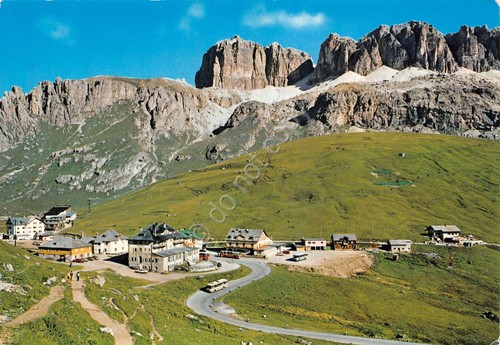 Cartolina Dolomiti Passo Pordoi vista paese bus 1980