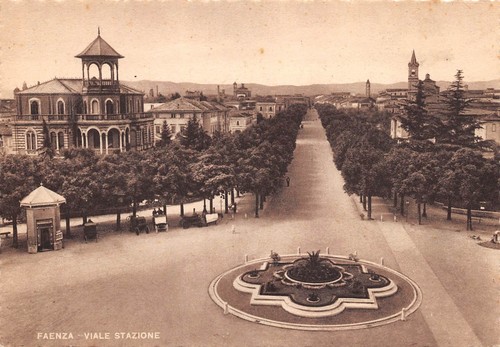 Cartolina Faenza Viale Stazione