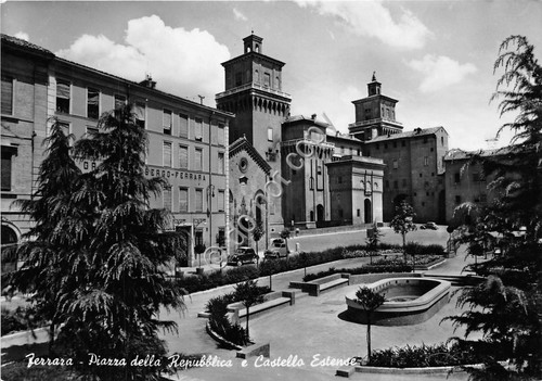 Cartolina Ferrara Piazza della Repubblica 1954