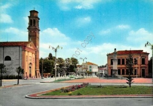 Cartolina Fiesso d' Artico Piazza Marconi e chiesa