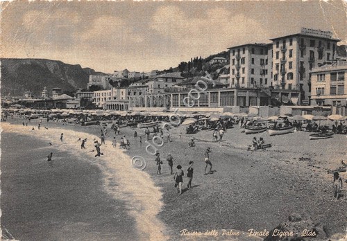 Cartolina Finale Ligure Lido spiaggia animata 1955
