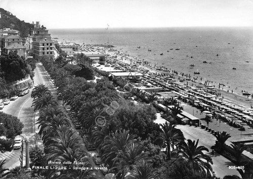 Cartolina Finale Ligure spiaggia a Levante anni '60 (Savona)
