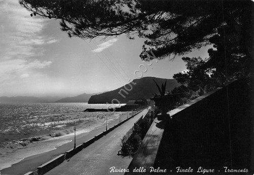 Cartolina Finale Ligure tramonto su lungomare 1953 (Savona)
