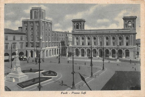 Cartolina Forlì Piazza Saffi animata 1939