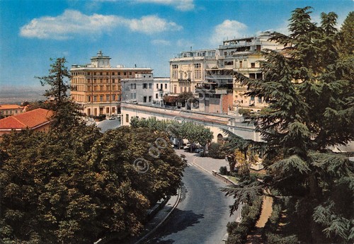 Cartolina Frascati panorama parziale con strada e case anni '70