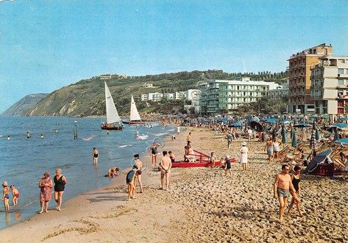 Cartolina Gabicce spiaggia 1971 timbro targhetta risparmio postale (Pescara)