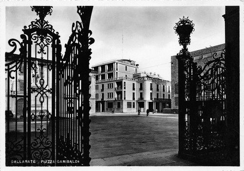 Cartolina Gallarate Piazza Garibaldi