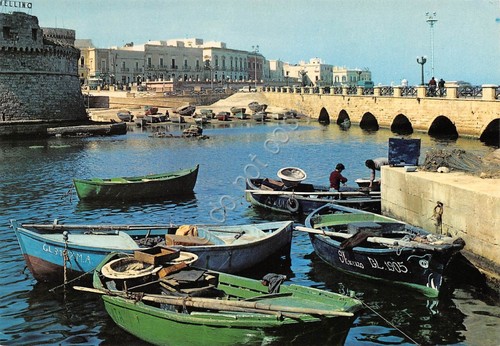 Cartolina Gallipoli Rivellino Mare Piccole e Ponte barche pescatori reti