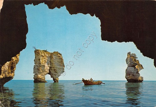Cartolina Gargano Baia dei Mergoli I faraglioni 1980 barca (Foggia)