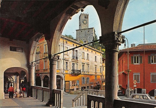 Cartolina Gemona del Friuli Loggia Botton e Piazza Municipio animata …