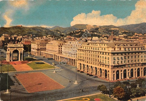 Cartolina Genova Piazza della Vittoria e Monumento ai Caduti