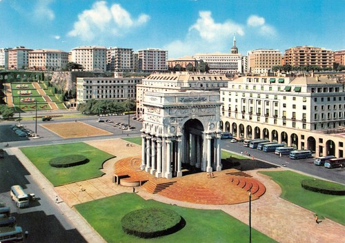 Cartolina Genova Piazza della Vittoria Monumento ai Caduti panorama parziale