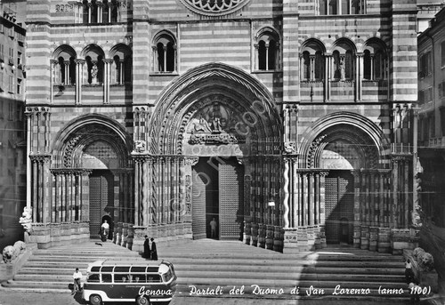Cartolina Genova Portali del Duomo di San Lorenzo preti van