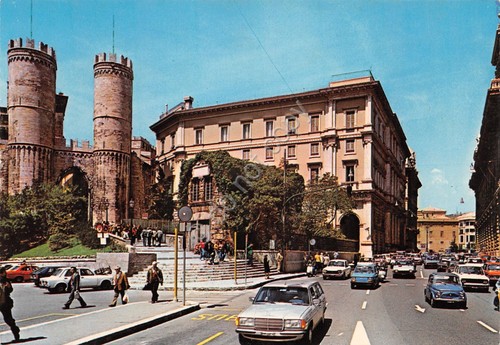 Cartolina Genova Torri di Porta Soprana auto d'epoca animata