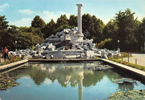 Cartolina Gorizia Monumento ai Caduti