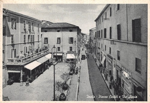Cartolina Imola Piazza Caduti Via Appia dall'alto animata auto d'epoca …