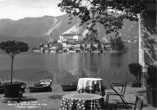 Cartolina Isola San Giulio vista da Orta terrazza e barche …