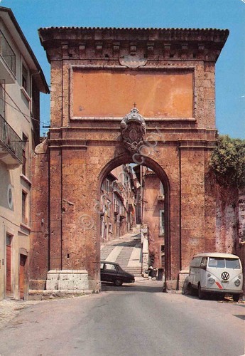 Cartolina L'Aquila Porta Bazzano auto Furgone WW