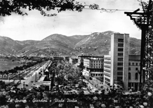 Cartolina La Spezia Giardini Viale Italia dall'alto 1956