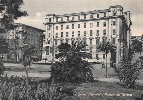 Cartolina La Spezia Palazzo del Governo giardini