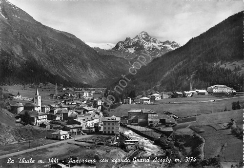 Cartolina La Thuile Panorama con Grand Assaly (Aosta)