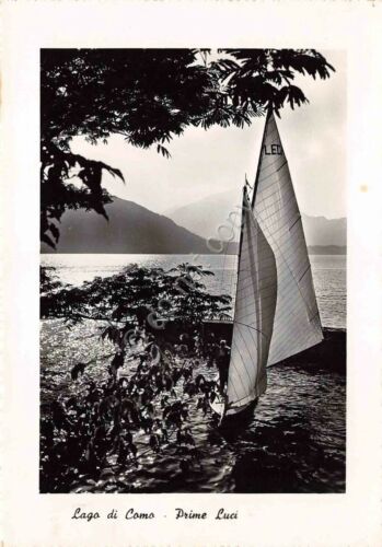 Cartolina Lago di Como barca a vela alle prime luci …