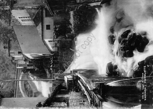 Cartolina Lago di Como Varenna Fiumelatte fra le case 1959