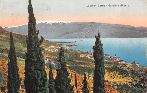 Cartolina Lago di Garda Gardone Riviera illustrata 1943