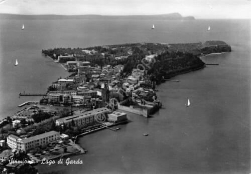 Cartolina Lago di Garda Sirmione Panorama aereo con barche anni …