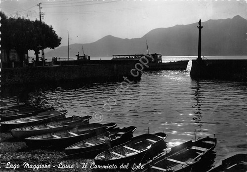Cartolina lago Maggiore Luino barche a riva al tramonto 1958