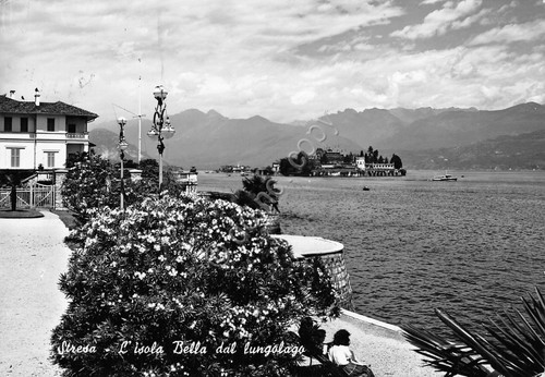 Cartolina Lago Maggiore Stresa Isola Bella dal lungolago 1957