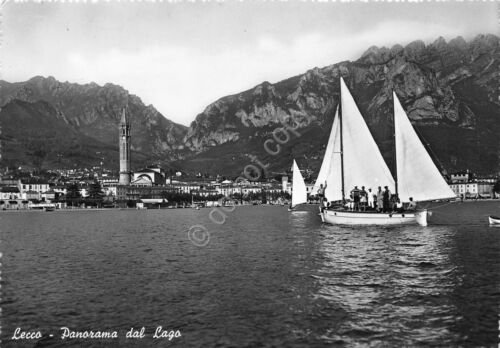 Cartolina Lecco panorama dal Lago barca a vela