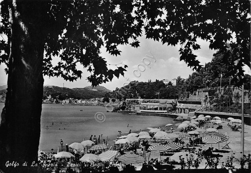 Cartolina Lerici Bagni Lido spiaggia animata 1952