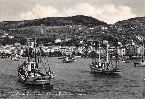 Cartolina Lerici pescherecci a riposo 1957