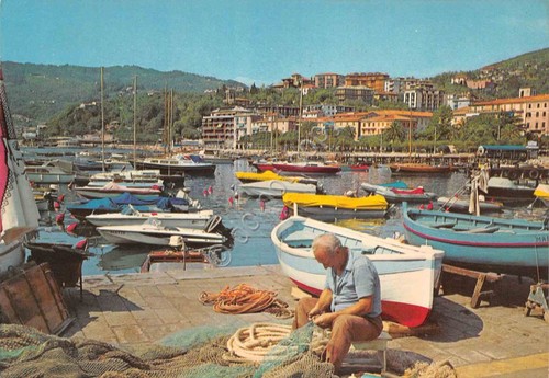 Cartolina Lerici porticciolo barche pescatore reti